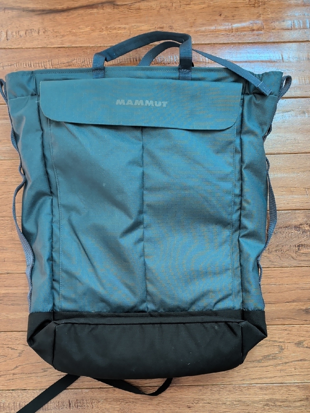 Mammut Neon Shuttle 30L Backpack Men's Blue and Black Daypack Tote